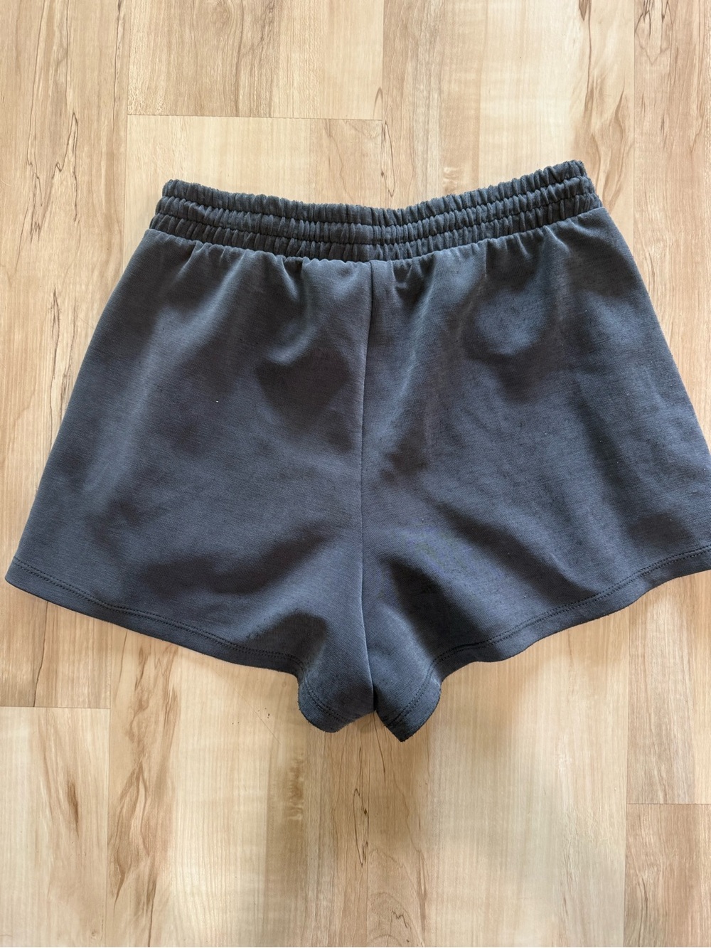 Victoria’s Secret Women’s Dark Gray Pull-On Athletic Shorts - Picture 4 of 4